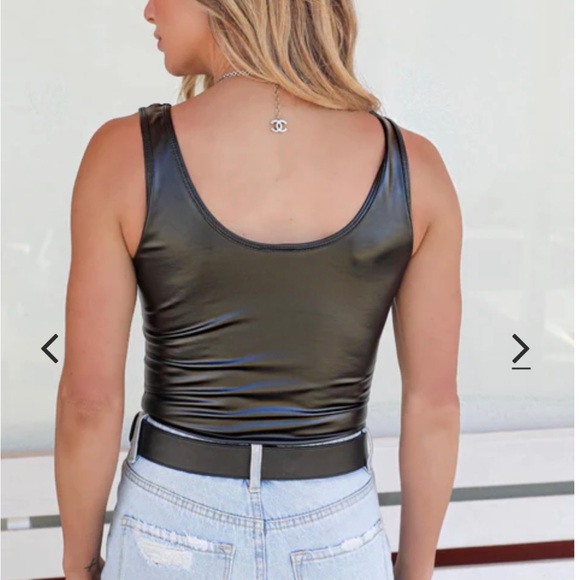🖤Black Sleeveless Faux Leather Bodysuit🖤 - Picture 5 of 6